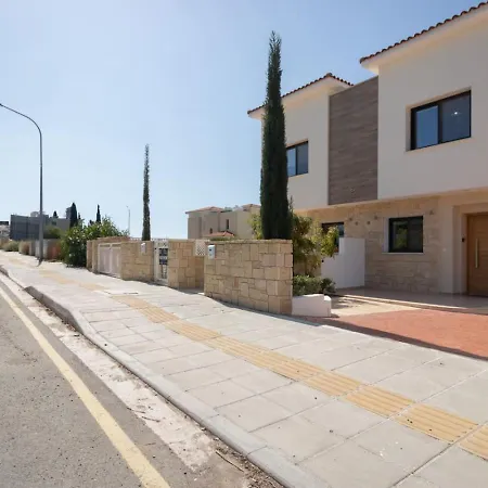 Townhouse Flower - 2br Coastal Retreat Near Coralia