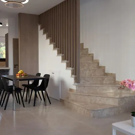 Townhouse Flower - 2br Coastal Retreat Near Coralia * Peyia