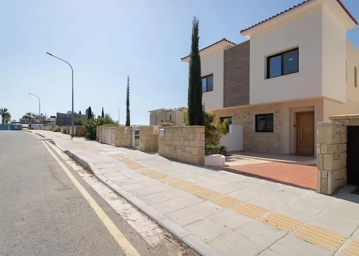 Townhouse Flower - 2br Coastal Retreat Near Coralia