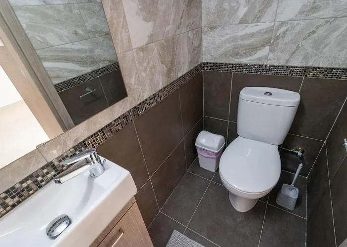 Townhouse Flower - 2br Coastal Retreat Near Coralia Pegeia