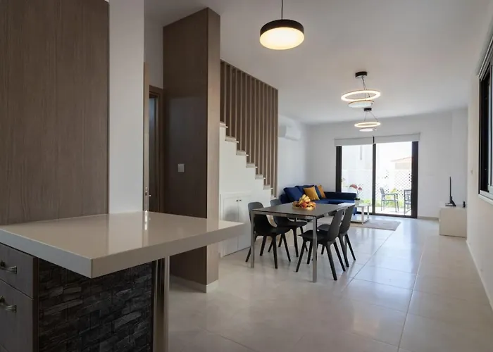 Townhouse Flower - 2br Coastal Retreat Near Coralia * Pegeia