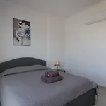 Townhouse Flower - 2br Coastal Retreat Near Coralia Holiday home