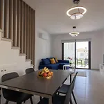 Townhouse Flower - 2br Coastal Retreat Near Coralia Holiday home *