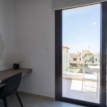 Feriehus Townhouse Flower - 2br Coastal Retreat Near Coralia Pegeia