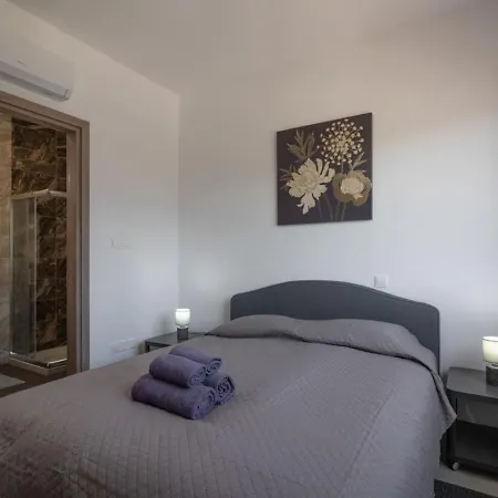 Two Bedroom Townhouse Flower * Peyia