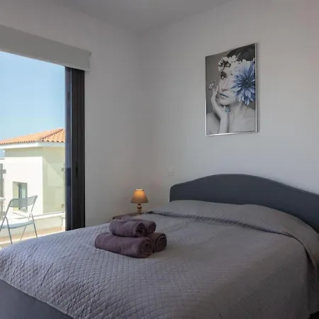 Two Bedroom Townhouse Flower Holiday home Peyia