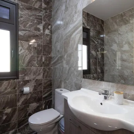 Townhouse Flower - 2br Coastal Retreat Near Coralia Feriehus