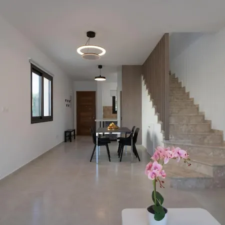 Townhouse Flower - 2br Coastal Retreat Near Coralia Feriehus Pegeia