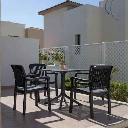 Feriehus Townhouse Flower - 2br Coastal Retreat Near Coralia