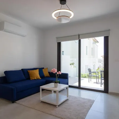 Townhouse Flower - 2br Coastal Retreat Near Coralia Feriehus Pegeia