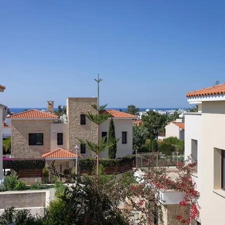 Дом отдыха Townhouse Flower - 2br Coastal Retreat Near Coralia