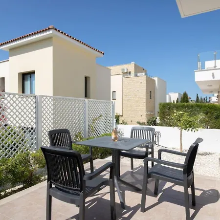 Feriehus Townhouse Flower - 2br Coastal Retreat Near Coralia Pegeia