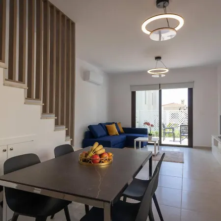 Townhouse Flower - 2br Coastal Retreat Near Coralia Feriehus *