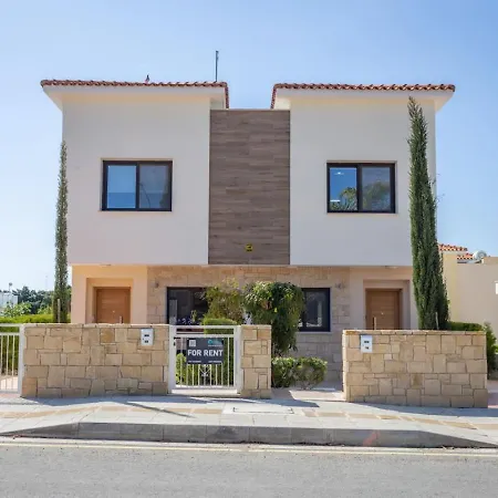 Two Bedroom Townhouse Flower Holiday home *