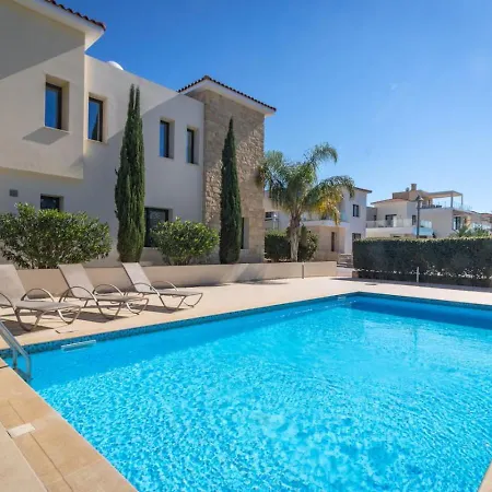 Feriehus Townhouse Flower - 2br Coastal Retreat Near Coralia Pegeia