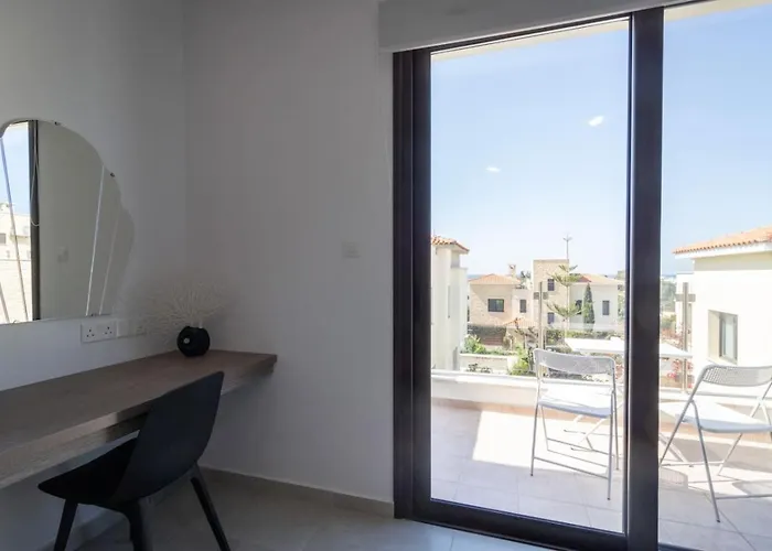 Casa vacanze Townhouse Flower - 2br Coastal Retreat Near Coralia Peyia