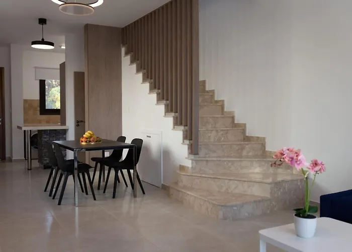 Townhouse Flower - 2br Coastal Retreat Near Coralia * Peyia