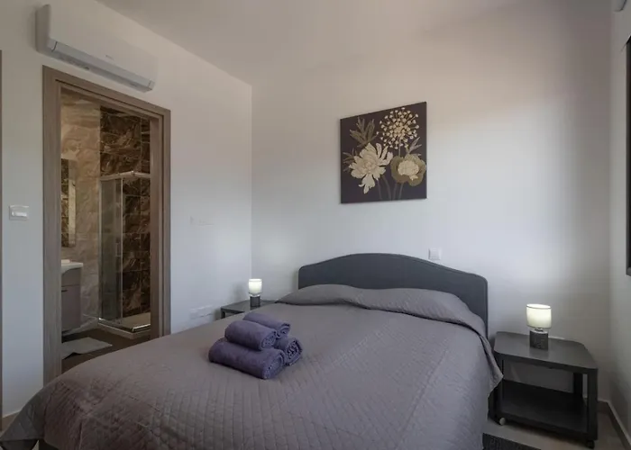 Townhouse Flower - 2br Coastal Retreat Near Coralia * Peyia