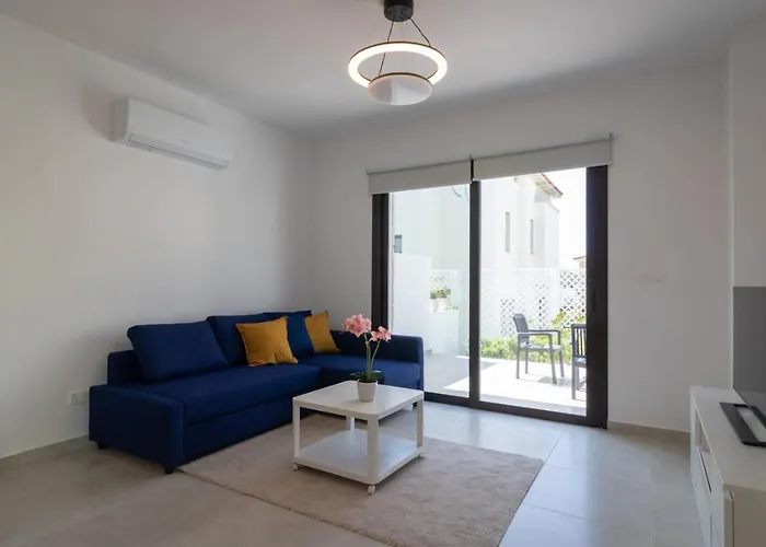 Townhouse Flower - 2br Coastal Retreat Near Coralia Casa vacanze Peyia