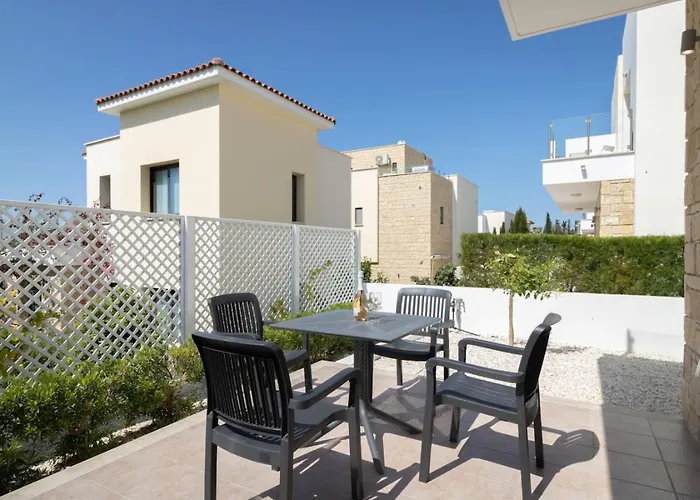 Casa vacanze Townhouse Flower - 2br Coastal Retreat Near Coralia Peyia