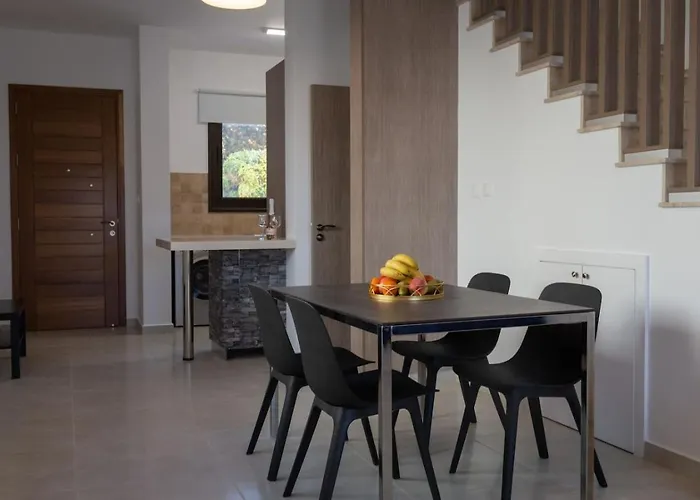 Townhouse Flower - 2br Coastal Retreat Near Coralia